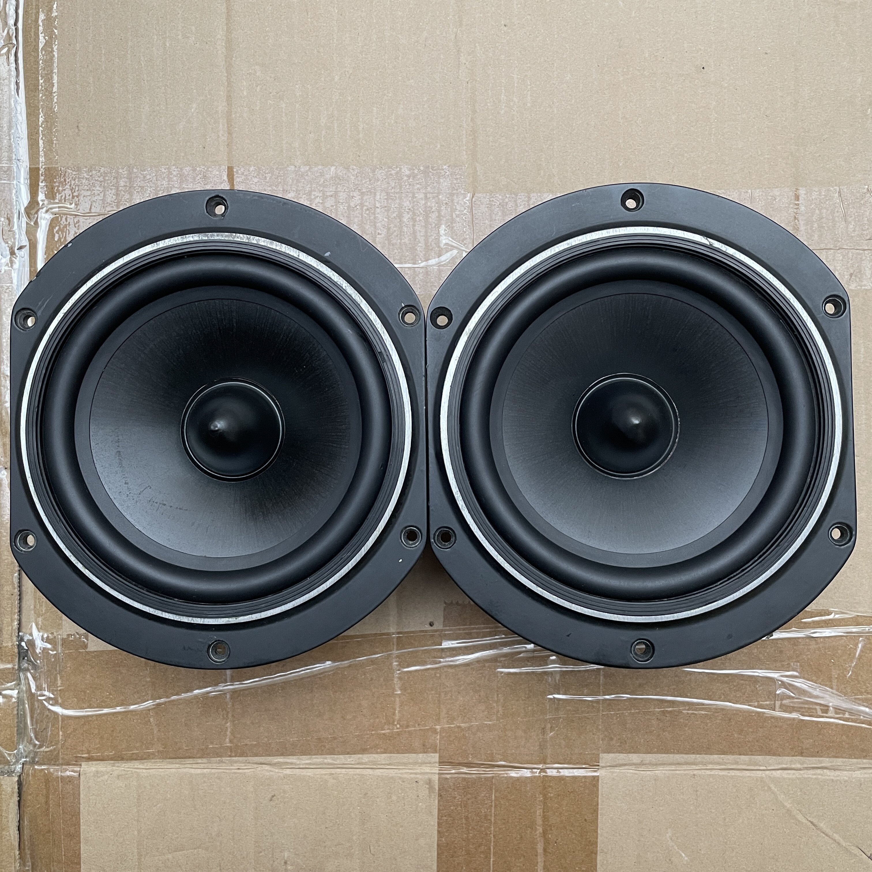 拆箱丹麦进口勇士6.5寸切边铝架发烧中低音喇叭一对，标价248一对