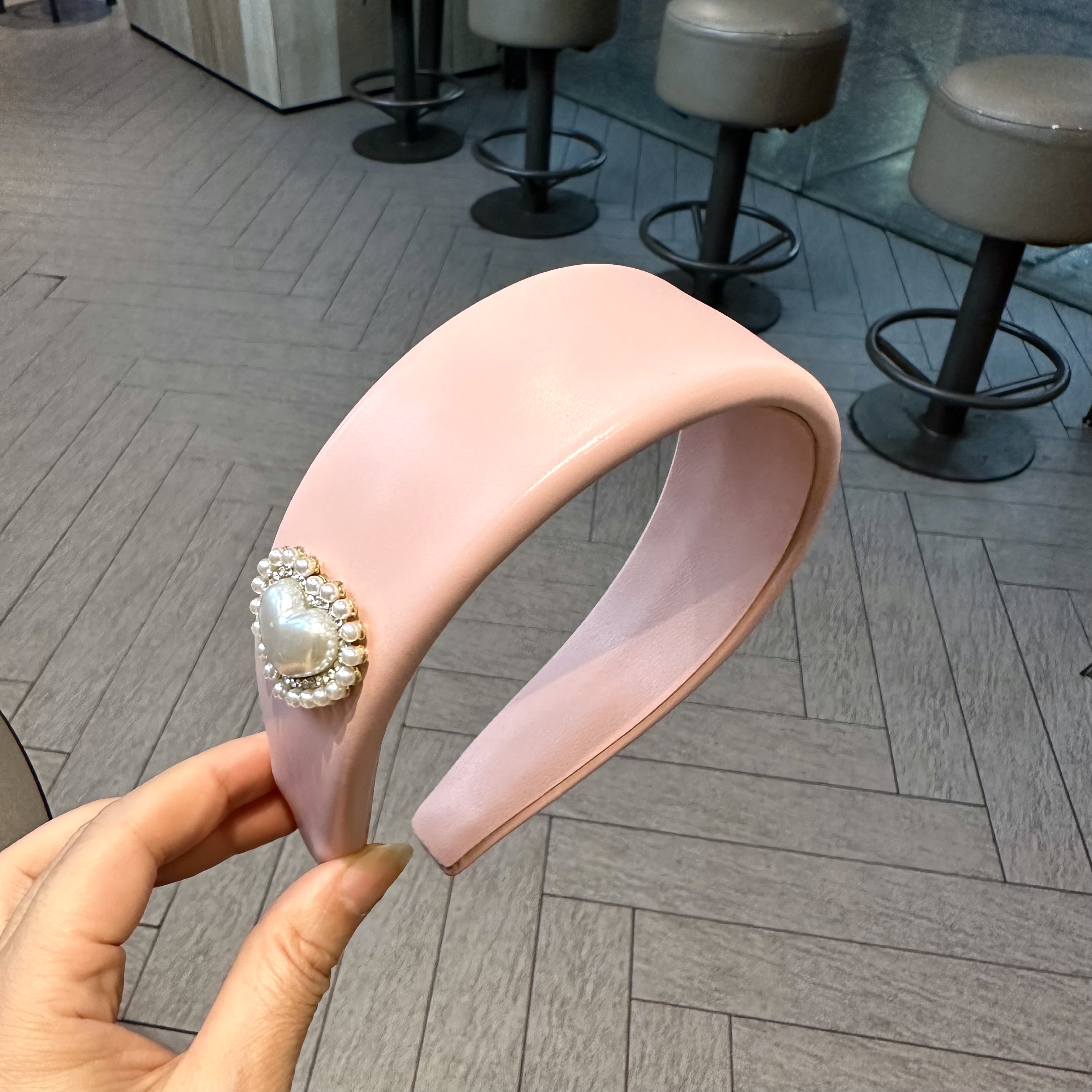 新款珍珠洋气发箍粉色宽边头箍简约大方甜美时尚头饰发饰压发发卡