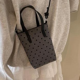 小众设计感爱心波点帆布包女2025新款 百搭单肩斜挎手提手机包 时尚