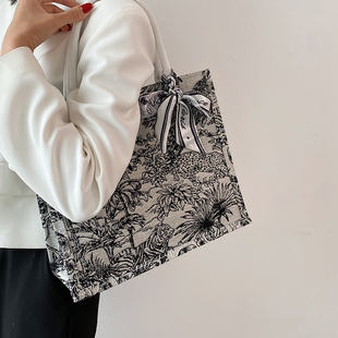 大容量通勤帆布包包2025网红时尚 单肩手提包女ins外出手拎托特包