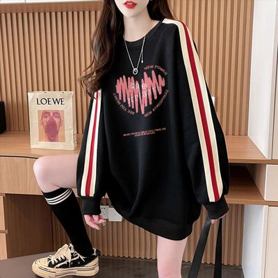 爱心字母印花圆领卫衣女