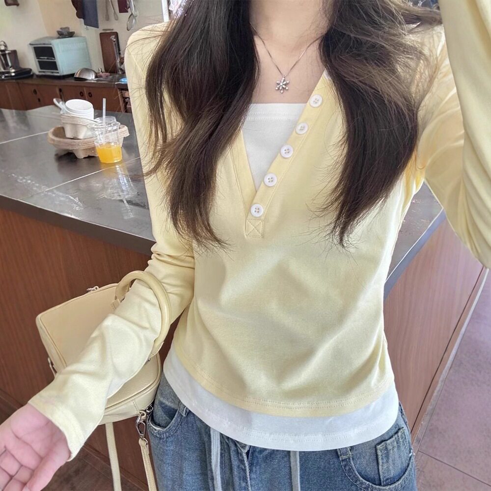 早秋奶黄色假两件长袖T恤女2025新款修身正肩短款设计打底衫上衣