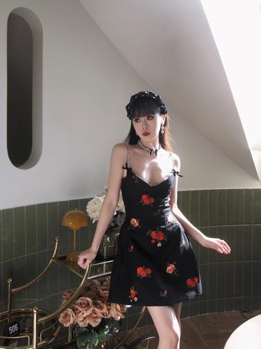 EVAN●正版SST纯欲花朵复古风吊带v领显瘦设计感蓬蓬裙短裙连衣裙