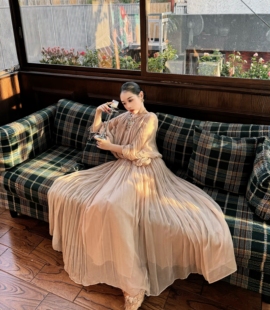 海边度假长裙肉粉褶皱上衣真丝半裙度假套装 EVAN亿万 高定重工