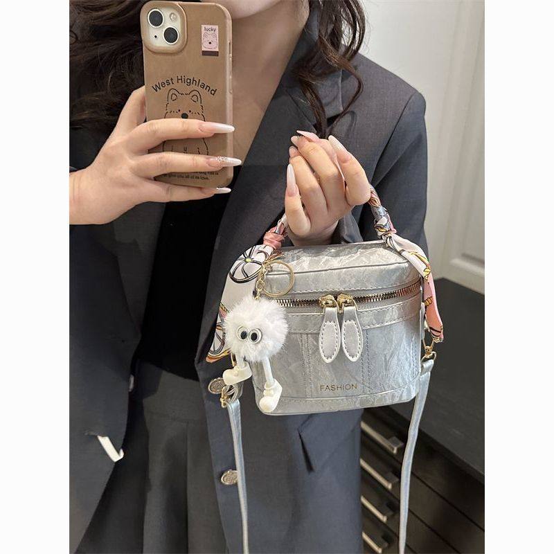 今年流行丝巾手提包女2025新款洋气百搭单肩小方包小众斜挎水桶包,箱包皮具/热销女包/男包,小方包,淘宝优惠券,粉丝福利购,淘宝优惠卷