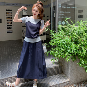 藏青色运动休闲两件套女夏季2025年新款韩系假两件T恤半身裙套装图片