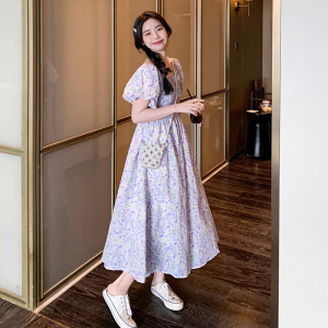 紫色一字领露肩碎花连衣裙女2023夏季新款法式今年流行别致收腰裙图片