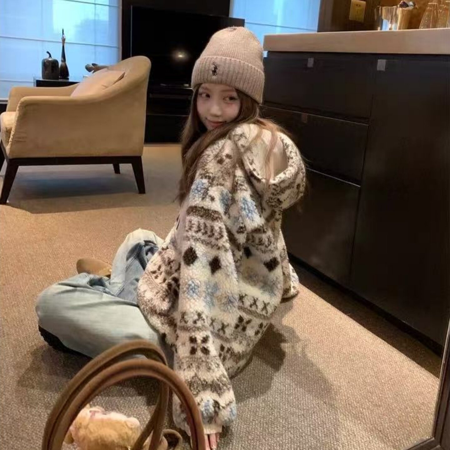 费尔岛羊羔毛连帽外套女冬季2025新款年轻款宽松加厚保暖时尚棉服