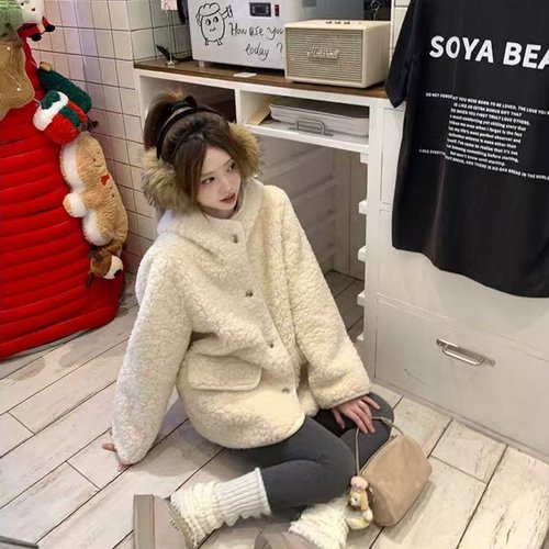 温柔日内瓦皮毛一体羊羔毛外套女
