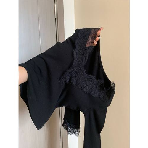 纯欲风V领蕾丝打底衫女2026新款早秋高级感内搭长袖修身显瘦上衣