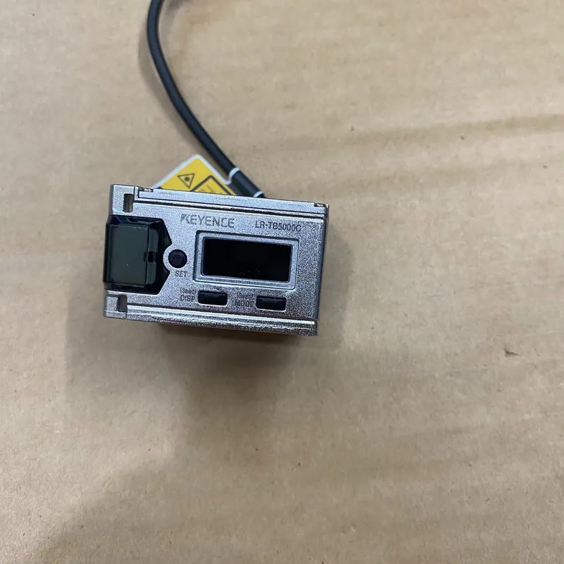 基恩士传感器，型号LR-TB5000C，实物图，成色如图，功