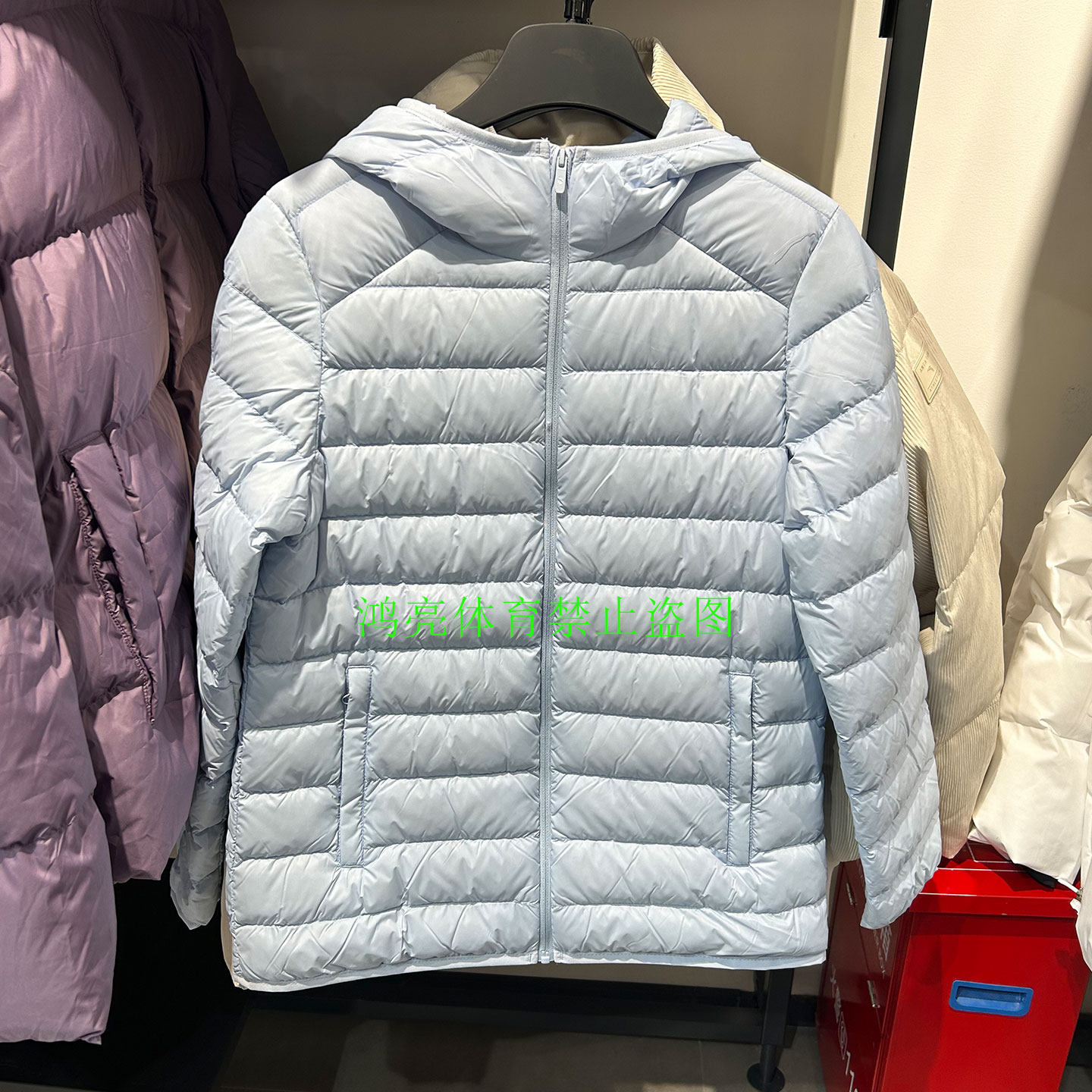 安踏防泼水轻薄排骨羽绒服女士冬