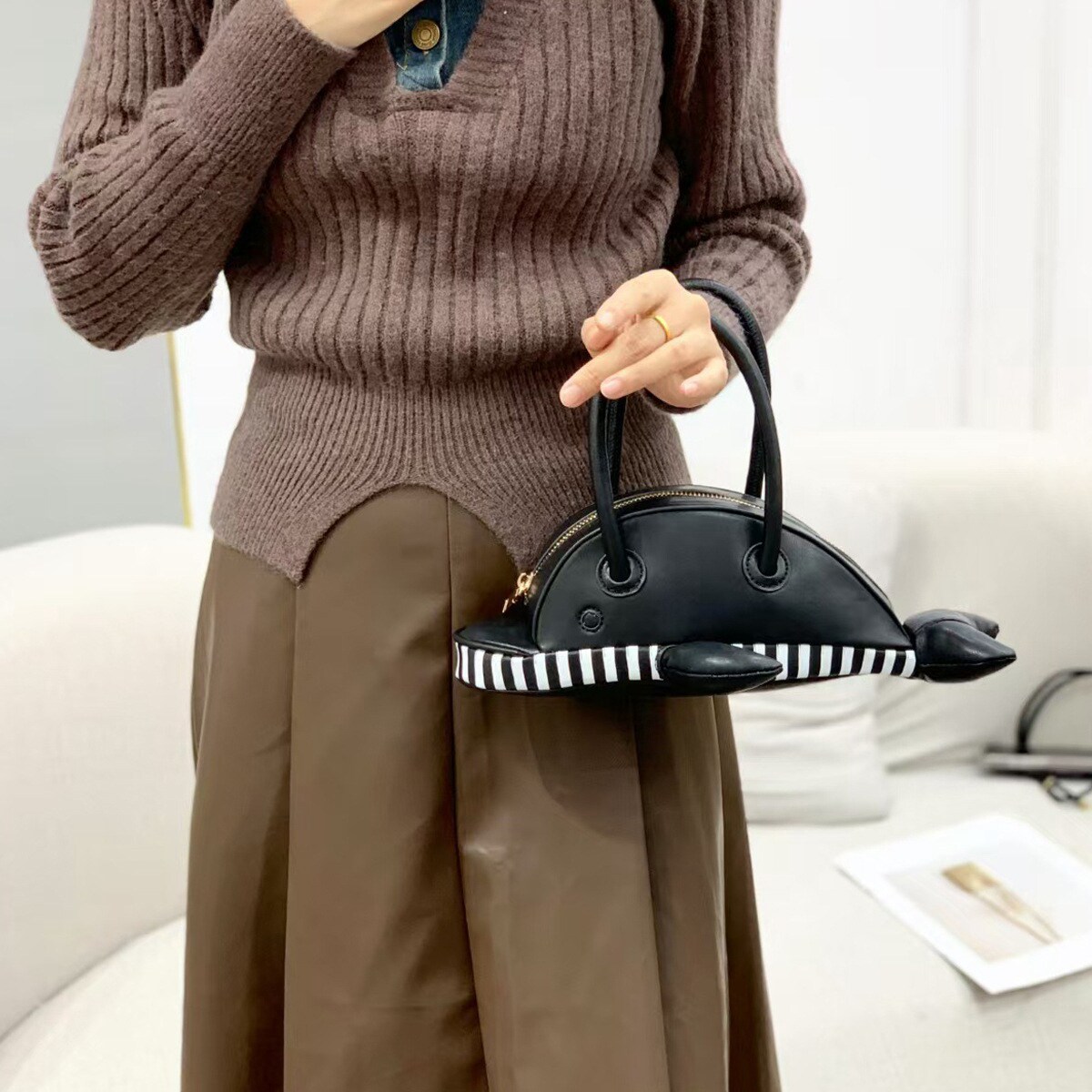 小众设计蓝色条纹个性创意2025新款日韩可爱海豚包手拎手提法棍包