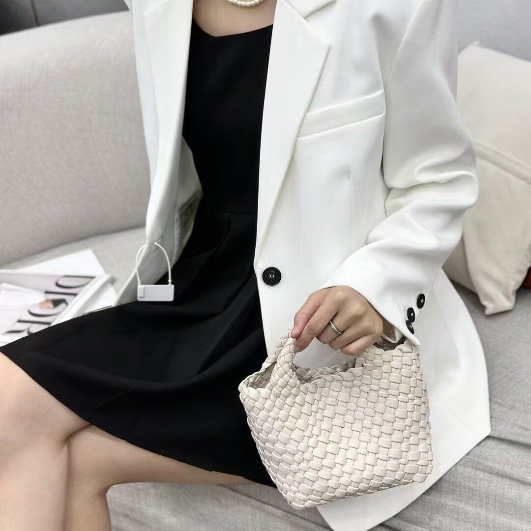 2025小众真皮编织包手提小包包女高级感银色链条包迷你斜挎水桶包