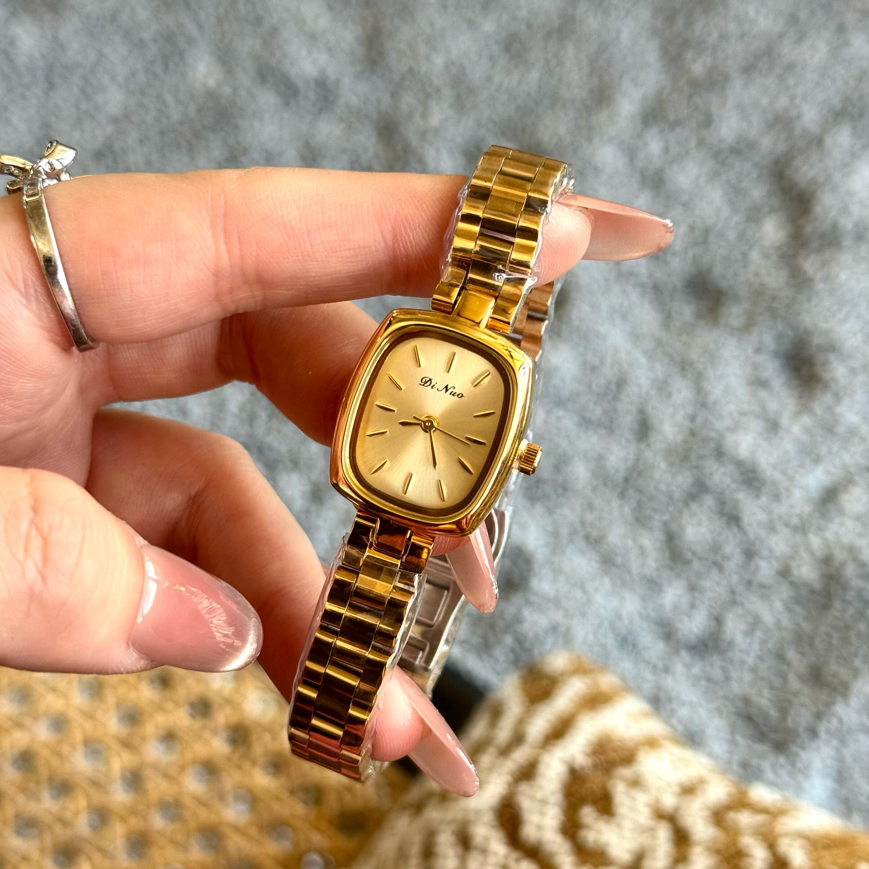 DINUO谛诺手表女方形金色气质精致钢带简约进口机芯礼盒包装