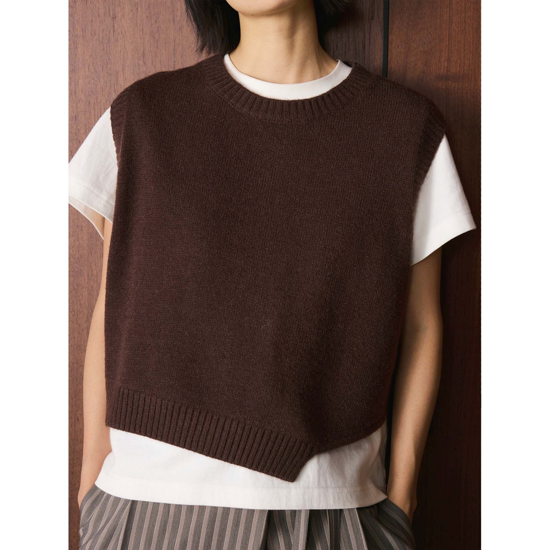 肆·简约不对称下摆纯色圆领针织马甲叠穿上衣女