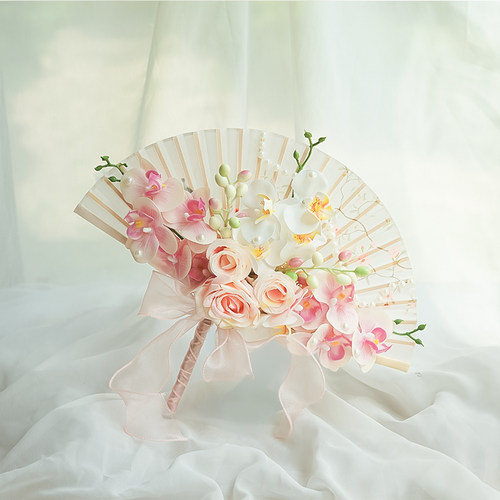 新中式订婚宴古风婚礼迎亲晨袍拍照道具仿真花插花折扇手捧花扇