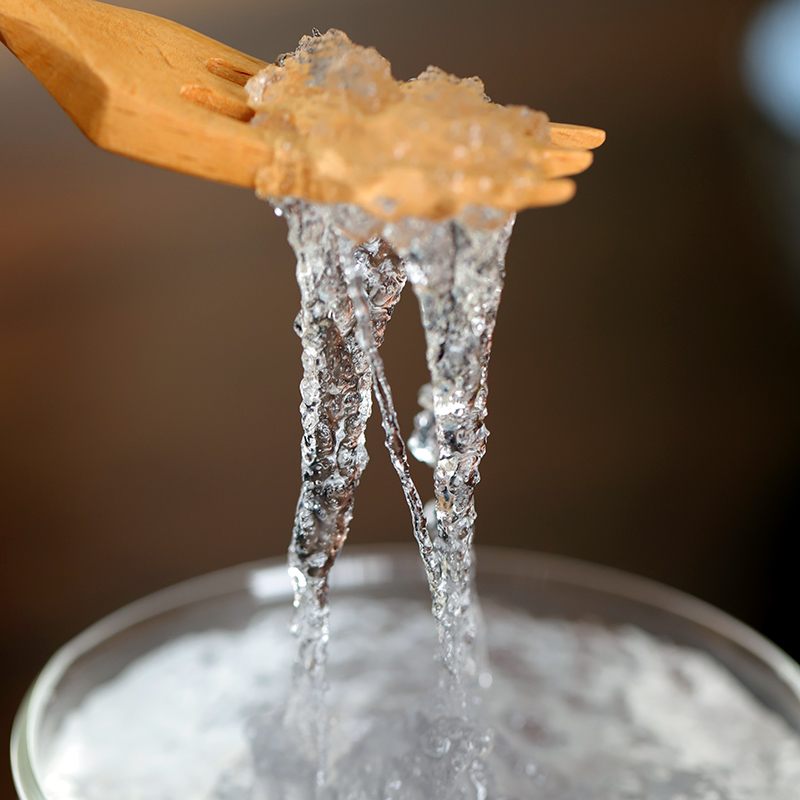 江城故事丨雪燕精挑燉桃膠皂角米