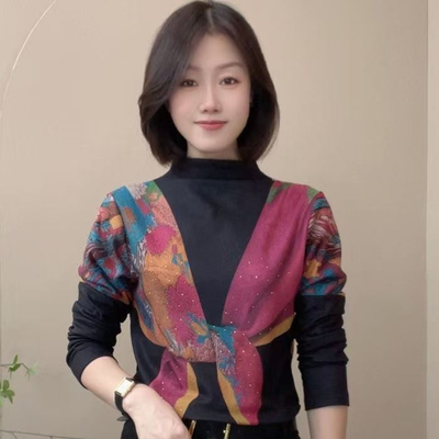 时尚拼色印花长袖半高领打底衫女