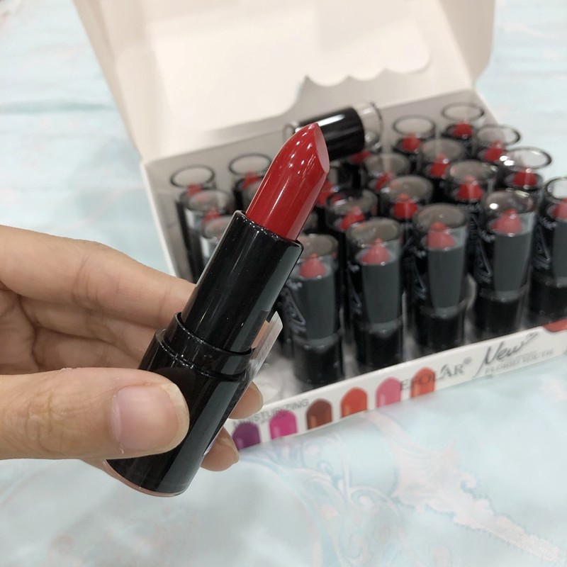 大红色滋润口红舞台装演出正红唇膏持久保湿美女红平价实惠口红膏