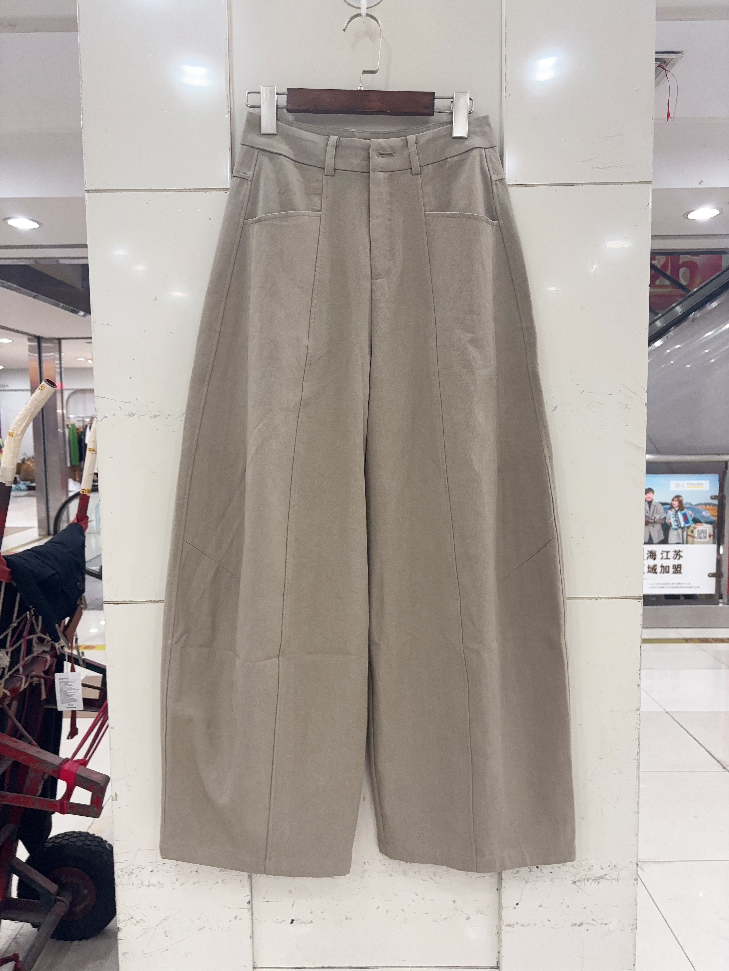 9690 时尚一粒扣高腰减龄舒适百搭显瘦弯刀裤杨桃裤女裤欧货秋伊图片