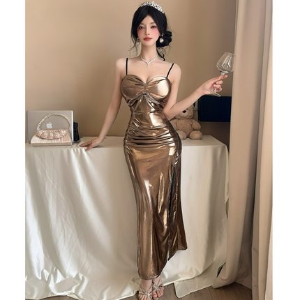 纯欲性感V领吊带连衣裙女设计感小众时尚炸街气质开叉夜店中长裙