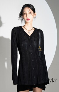 buyykr | AVANDRESS 22秋季韩国代购新品针织裙V领单排扣纯色