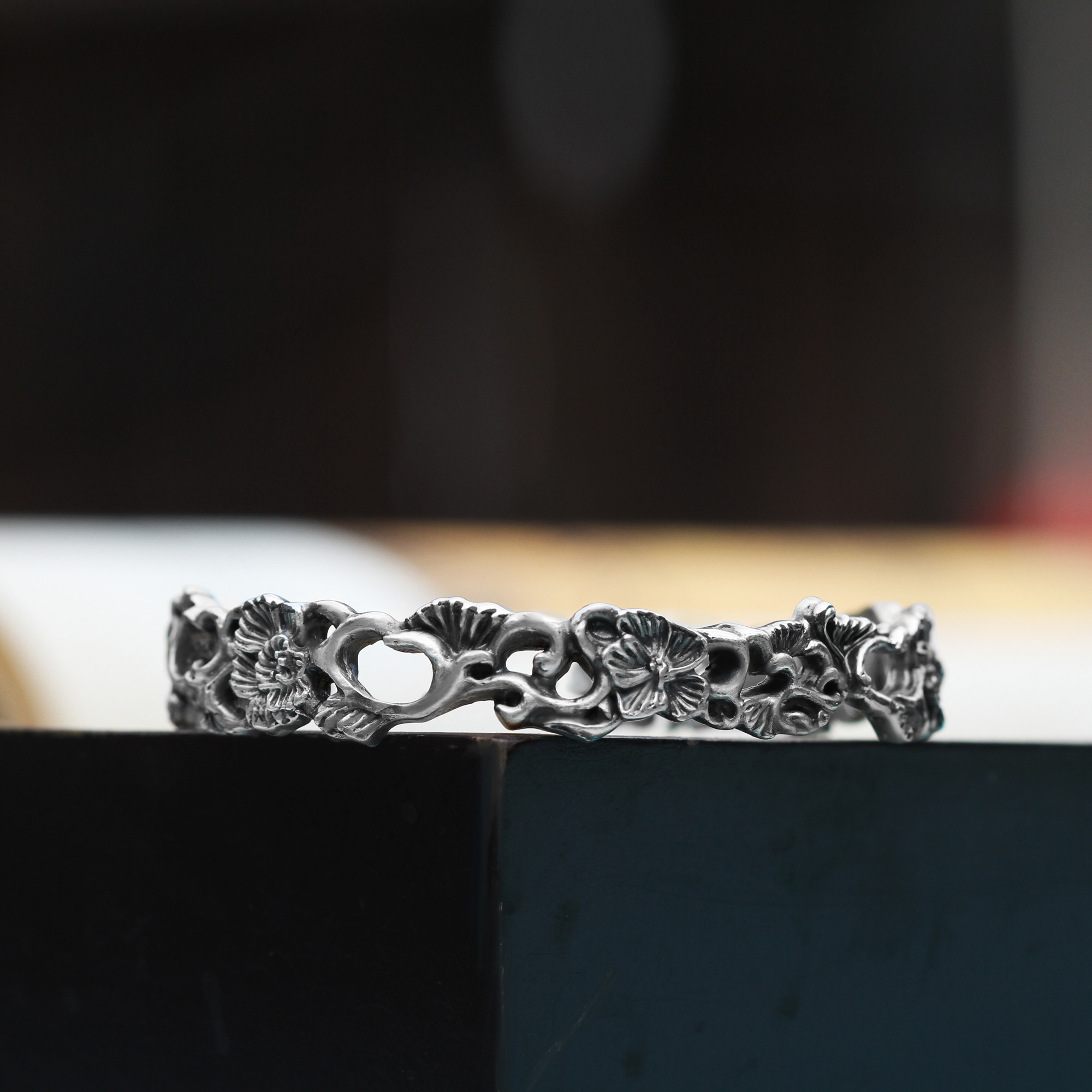 S999足银镂空复古花藤蔓纹样开口手镯纯银女设计手工雕刻文艺送礼,饰品/流行首饰/时尚饰品新,银饰手镯,淘宝优惠券,粉丝福利购,淘宝优惠卷