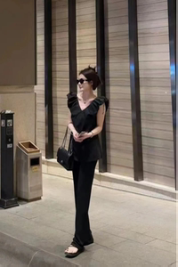 小众v领感收腰独特别致上衣推荐淑女2023年夏季