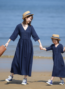 小乐往原创亲子装116课 春夏V领藏蓝七分袖度假连衣裙文艺母女装