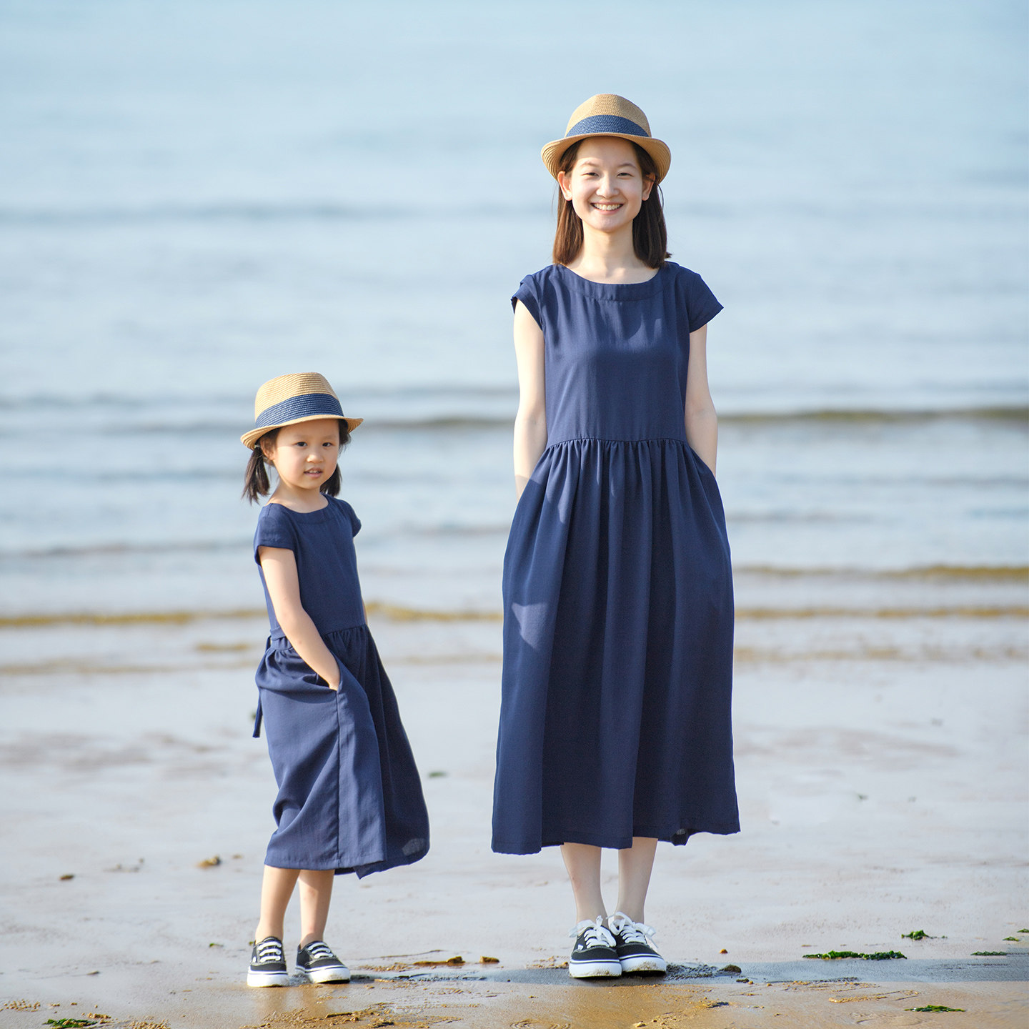 小乐往原创亲子装178课 夏季深蓝色文艺贝壳袖度假休闲母女连衣裙