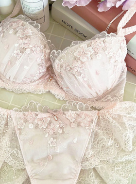 NARUE内衣女上托聚拢防下垂日系蕾丝性感纯欲大码文胸罩85 I58511