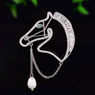 高档轻奢珍珠锆石镶钻镂空马头胸针男女个性气质动物小马大衣领针