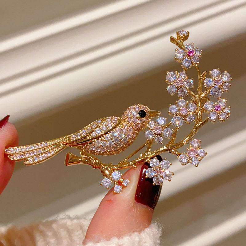 锆石镶钻喜鹊梅花小鸟胸针女
