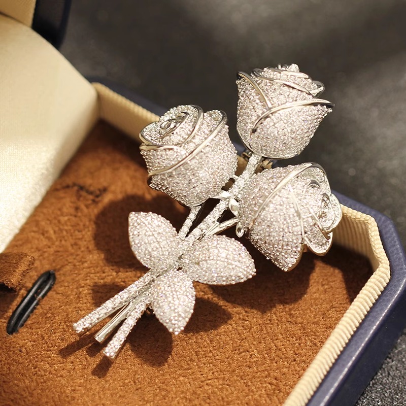 锆石满钻立体玫瑰花朵束胸针女生