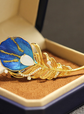 高档轻奢锆石镶钻绒花蓝色羽毛胸针男女优雅气质大衣外套胸花领针