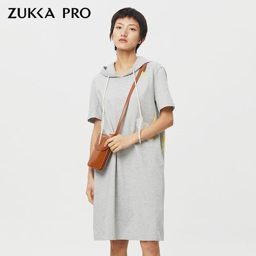 ZUKKAPRO刺绣直筒短袖卫衣裙