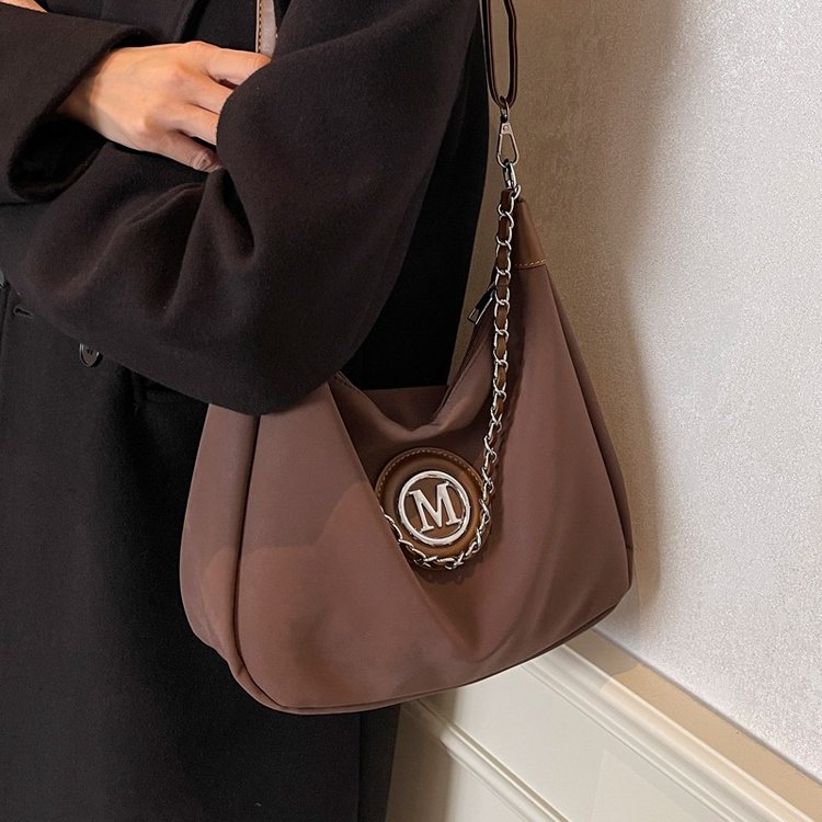 高级感秋冬爆款大容量通勤托特包复古流行日常两用单肩包斜挎包女