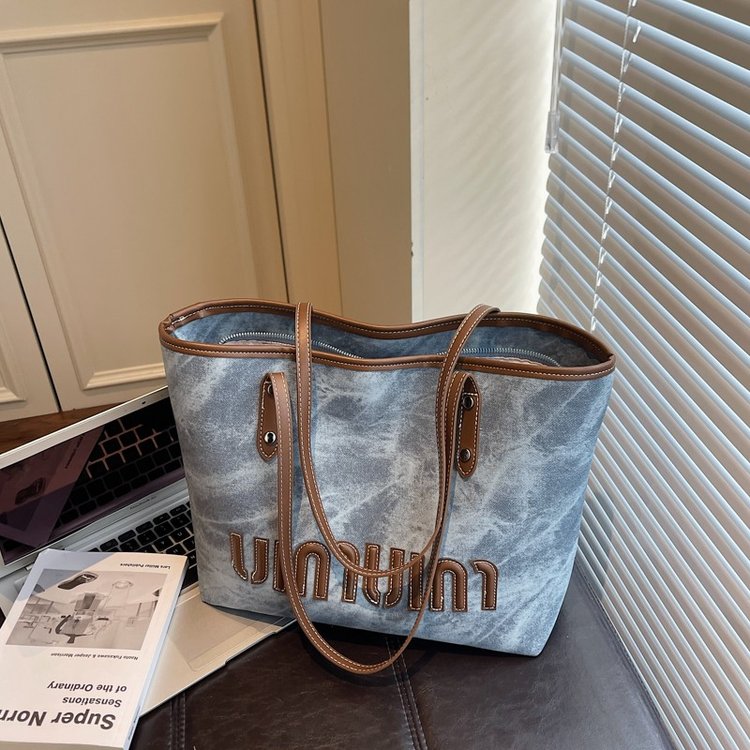 高级感秋冬新款大容量托特包通勤日常两用休闲流行单肩斜挎包女包