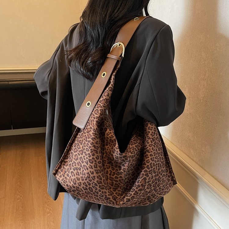 秋冬新款高级感复古豹纹饺子包包女两用通勤日常托特包时尚百搭包