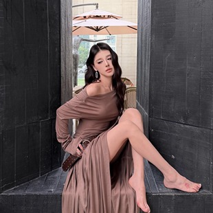 美式 针织连衣裙女秋收腰显瘦褶皱长裙 辣妹复古斜肩露肩长袖