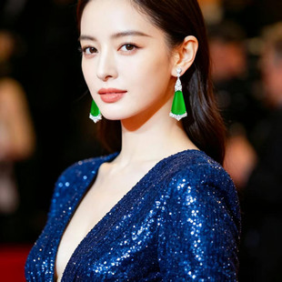 迪丽热巴翡翠绿玉髓耳坠热巴同款正阳绿耳钉新中式女明星轻奢玉石