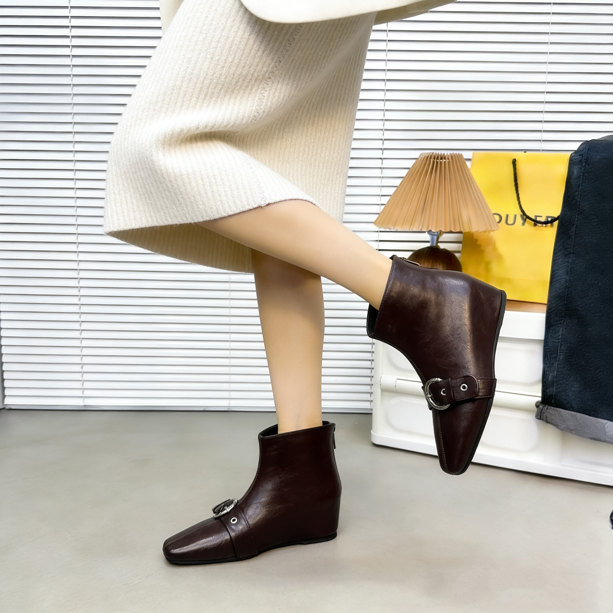 真皮切尔西短筒时装靴女皮带扣装饰时尚真皮内增高后拉链女短靴子,女鞋,时装靴,淘宝优惠券,粉丝福利购,淘宝优惠卷