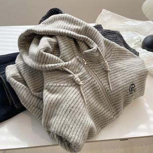 24冬韩系刺绣半拉链连帽条纹卫衣慵懒显瘦套头帽衫 软糯兔毛绒感