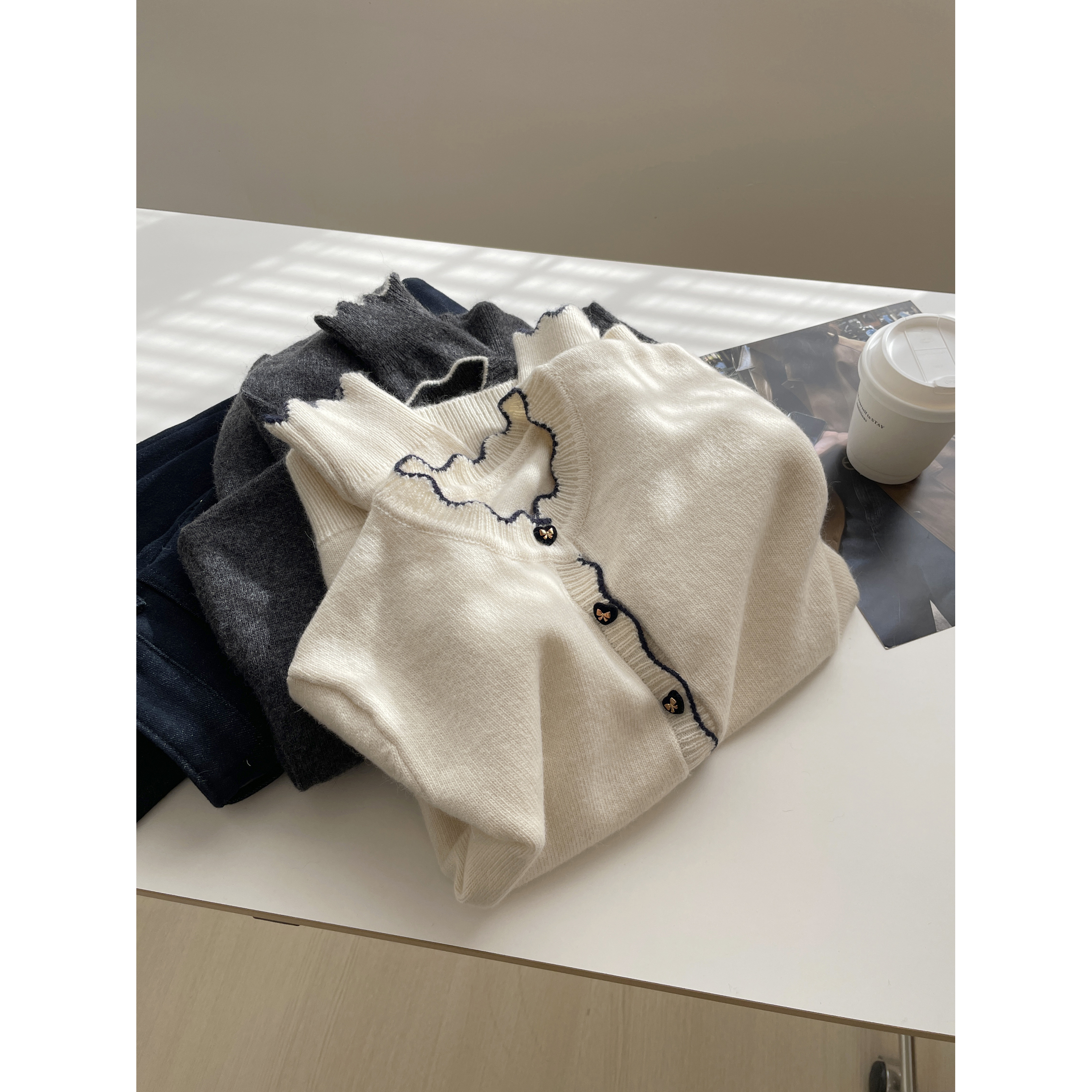 韩系温柔花边领针织开衫毛衣