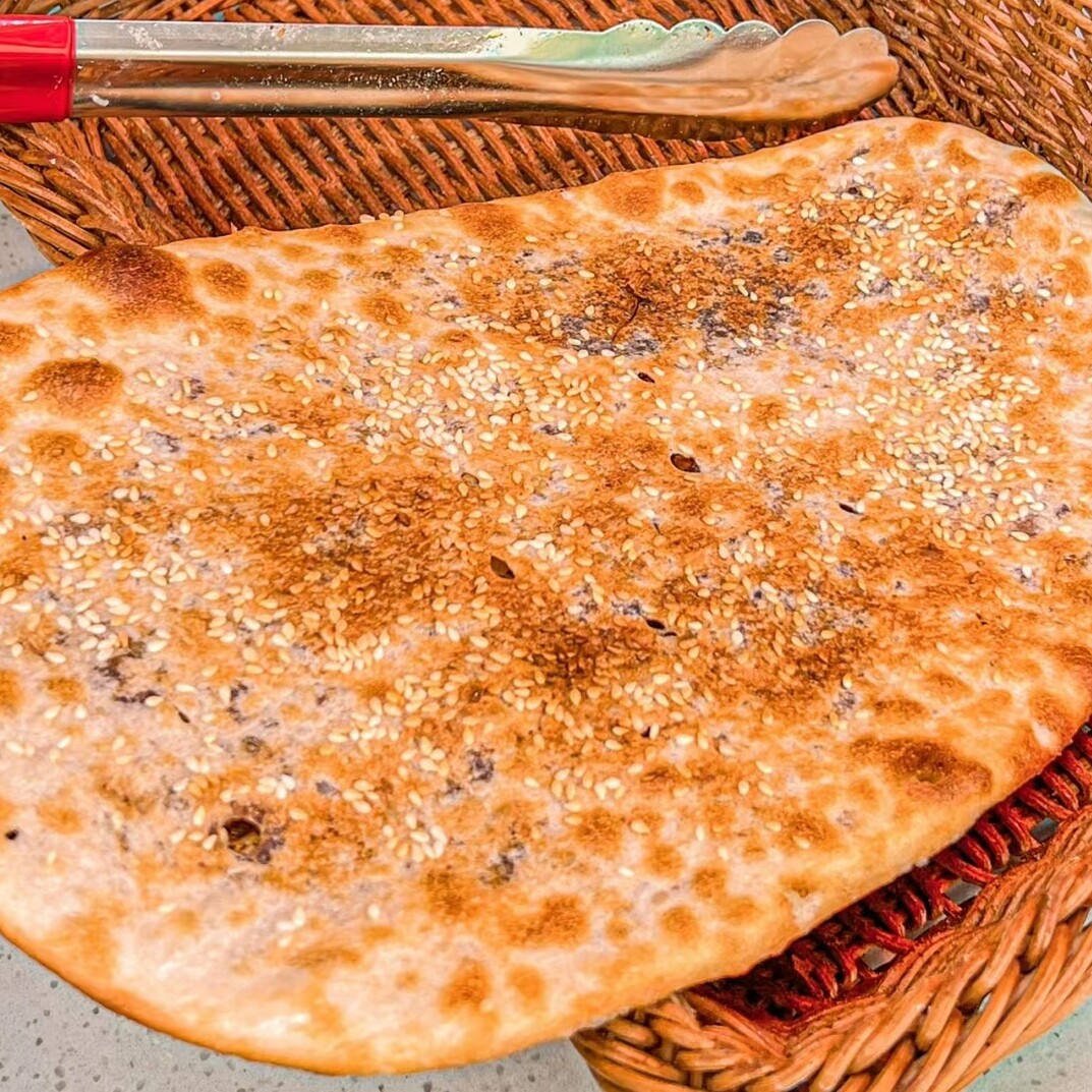 锅盔烧饼技术配方包括和面制作梅干菜馅料猪肉馅料制作成品制作