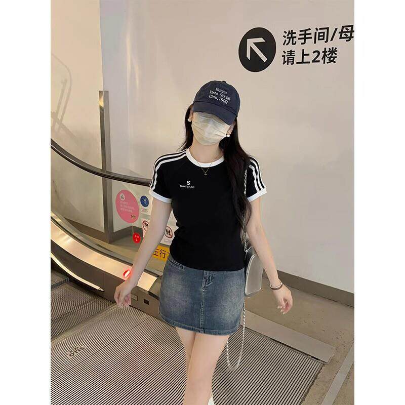 三条扛撞色正肩圆领短袖t恤女bm辣妹收腰显瘦刺绣白色短款上衣夏