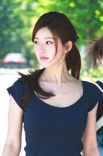 Brandy girl bm V领露锁骨T恤女2024新款赵露思同款短袖小众上衣