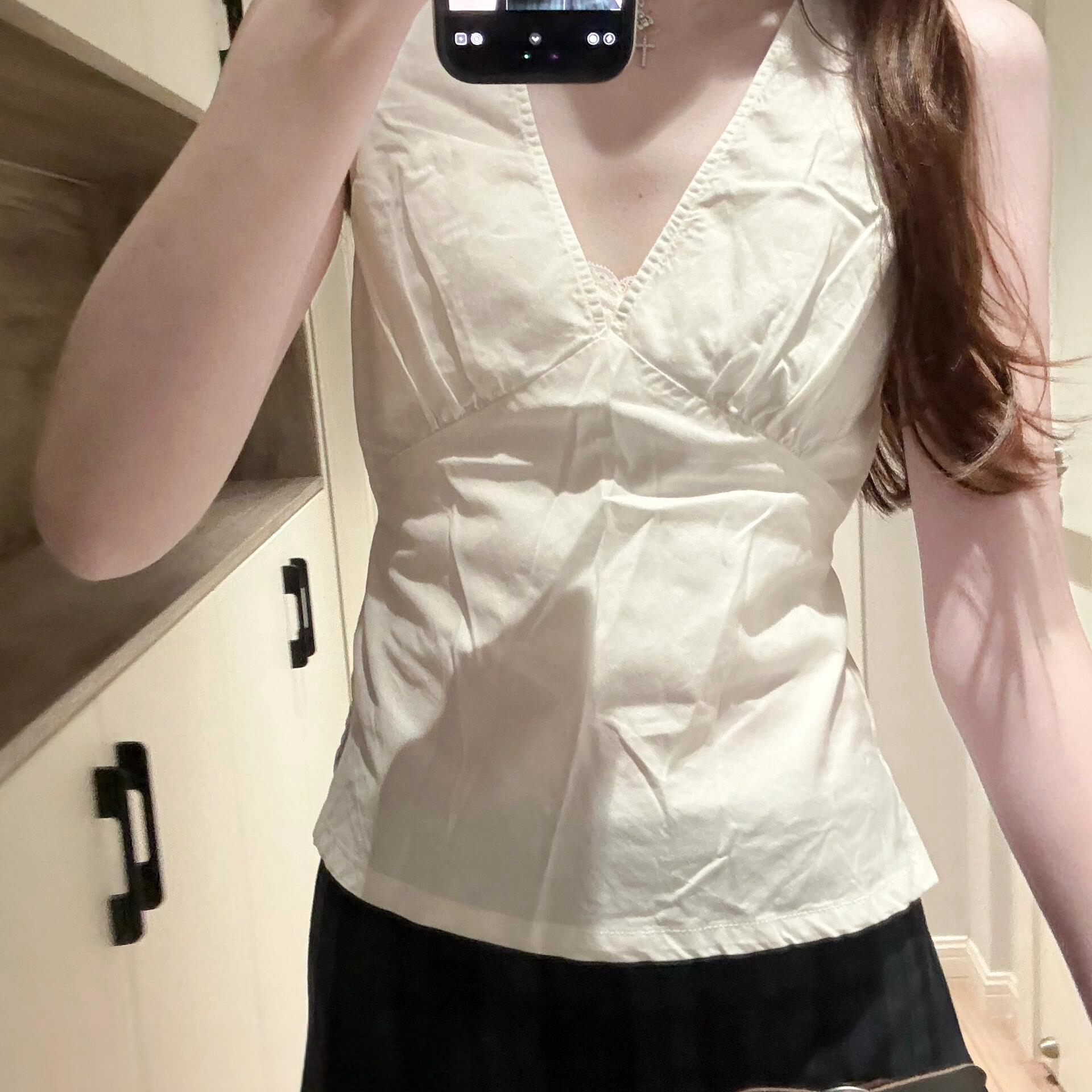 bm白色无袖上衣女系带