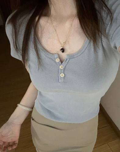 蓝色三粒扣纯棉短袖T恤